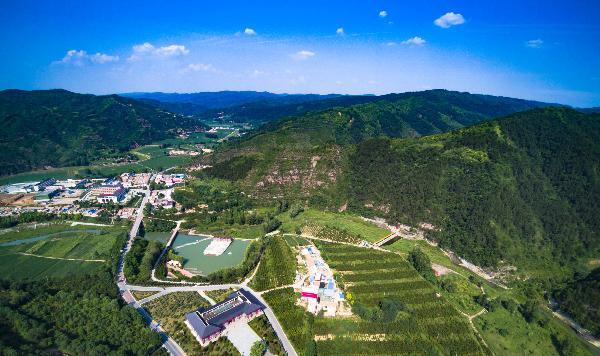旬邑县自2013年创建国家园林城市以来,初步建成了青山环抱,碧水环绕