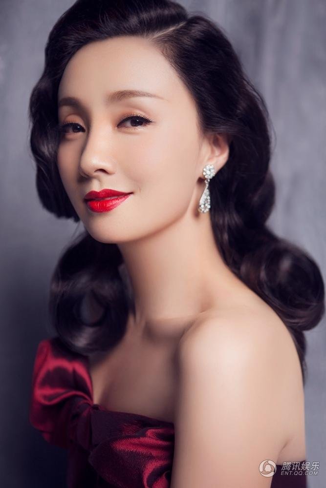 高清:陶虹时尚大片曝光 媚眼如丝展熟女气质