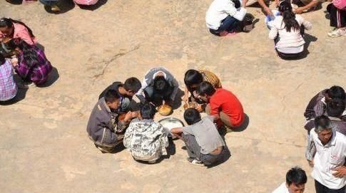 云南山区学生天天吃土豆 最大愿望是吃西瓜