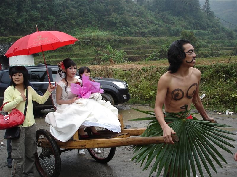 实拍新郎<em>祼体</em>迎娶新娘野人式结婚全过程_腾讯