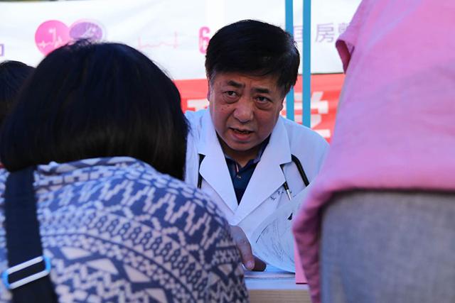 西安交大二附院举办中国房颤日义诊公益活动
