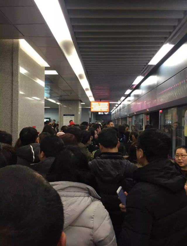 西安地铁二号线因设备故障抢修 小寨等站停运