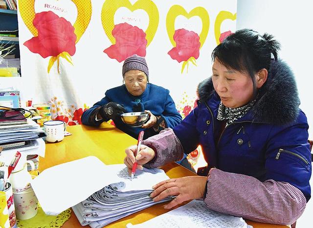 城固乡村女教师带8旬老母去教书 诠释忠孝两全