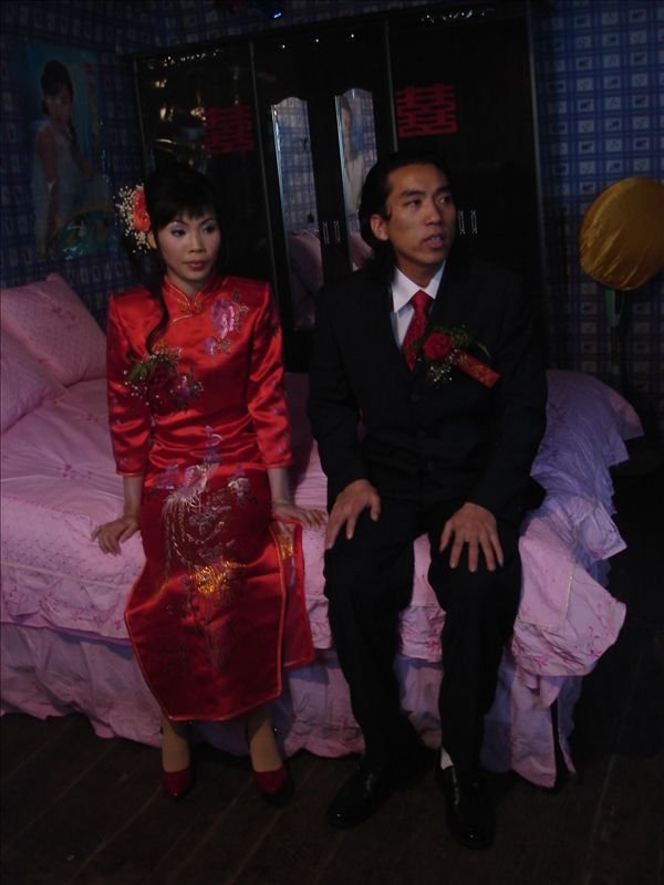 实拍新郎祼体迎娶新娘野人式结婚全过程
