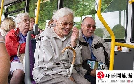 在英国,乘公交车是一种享受