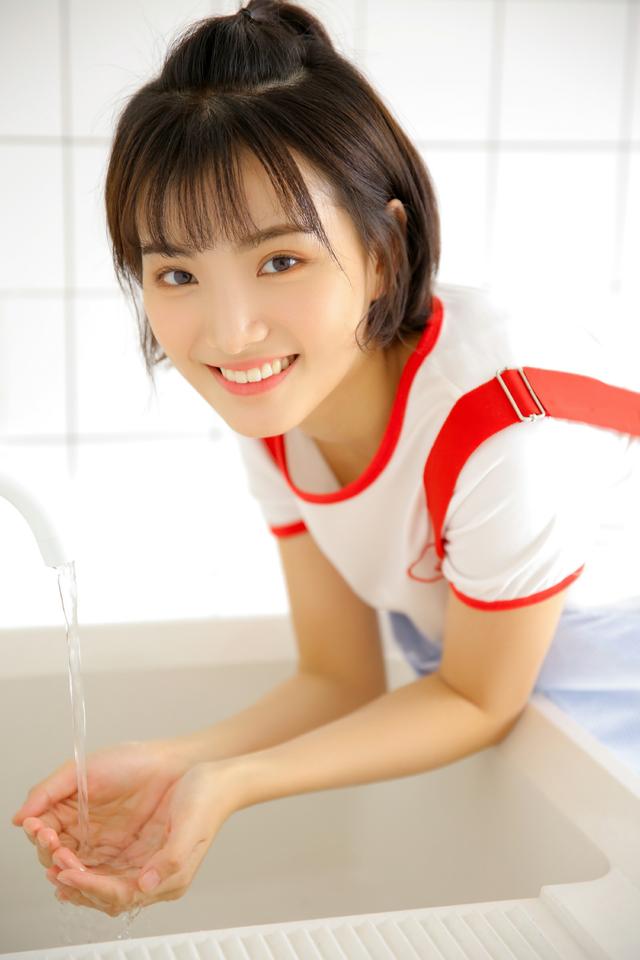 《那年时光安好》青岛低调热拍中 倪言初恋造型甜美亮相