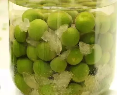 自酿一杯果酒气息先行醉人!不信你也来试试