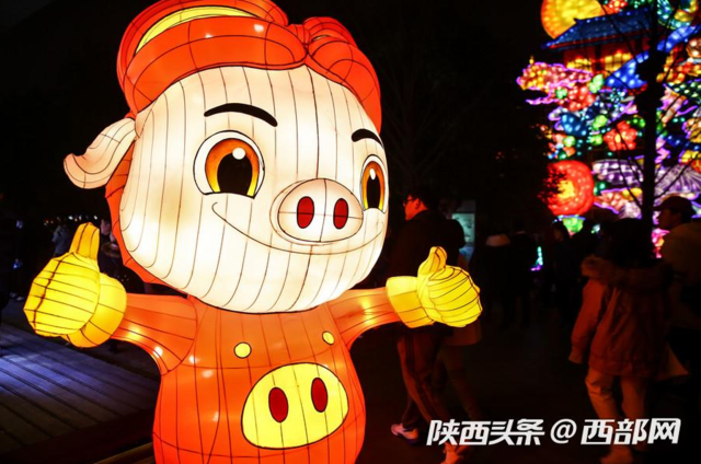 西安的大唐芙蓉园新春灯会 惊艳了整个长安