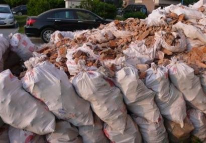 装修垃圾清运费欠缺标准 业主质疑乱收费