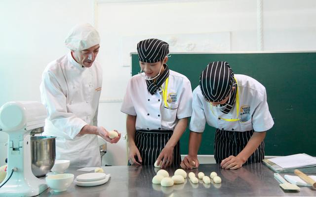国际大时代·丹麦籍外教来新东方烹饪授课啦