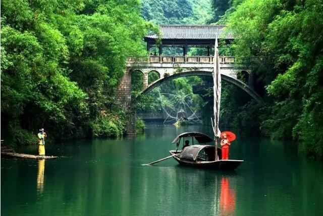 >> 文章内容 >> 宜昌市导游词  宜昌有哪些旅游景点答:到宜昌必看三峡