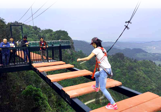 山城重庆竟藏一个全国高空刺激项目最多的主题公园_大秦网_腾讯网
