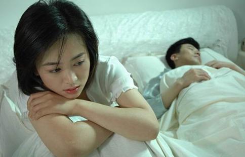 夜色正浓:老公同时出轨两个姑娘结果被骗钱