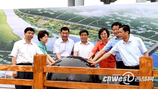 6月26日, 咸阳市委书记岳亮,市长卫华等主要领导参加了蓄水竣工仪式.