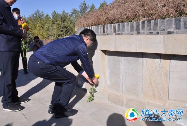 榆林各界人士清明前夕祭奠报界宗师张季鸾