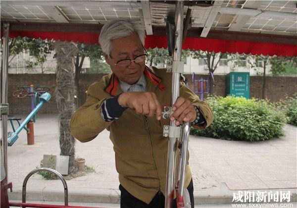 咸阳七旬老人变废为宝 设计制作太阳能电瓶车