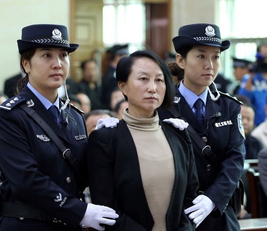 房姐不认罪 拒做腐败替罪羊_大秦网_腾讯网