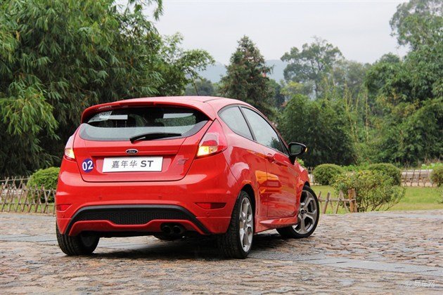 钢炮双雄 试福特嘉年华ST\/福克斯ST