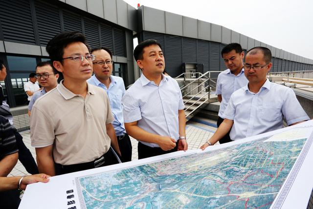 武汉市委政研室副主任周先荣调研空港新城