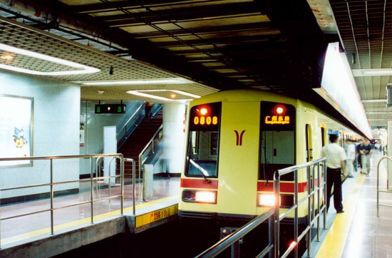 广州地铁1号线1999年建成 现大修不影响运营