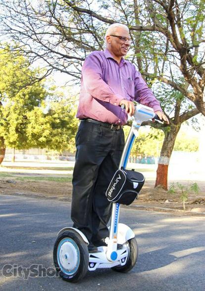 男女老少皆宜的Airwheel S3智能平衡车代步车