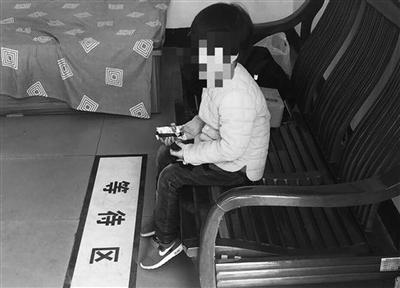 技巧提醒:民警带孩子外出时,切勿要做到寸步不离,一定为图a技巧,将网上牛牛家长图片