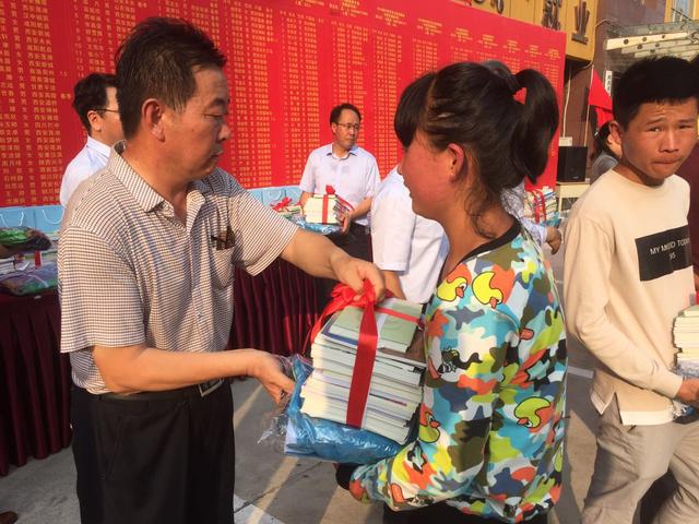 陕西省旅游学校与定边县人民政府开展教育助学
