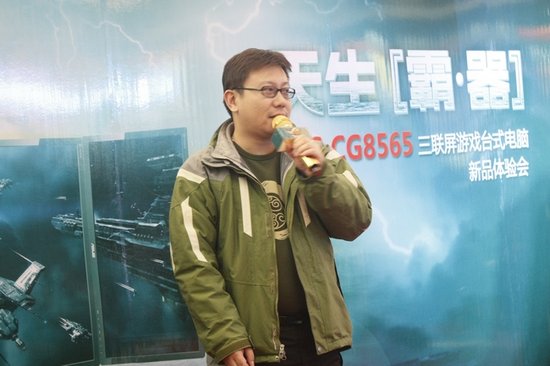 泰坦降临 华硕泰坦游戏3联屏电脑体验会