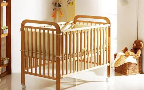 宝宝睡眠安全:市面上婴儿床材质哪家强?_大秦网_腾讯网