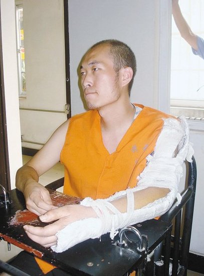 陕科大学生捅死班长 逃亡中捡瓶子卖钱买馒头