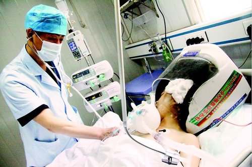 保安无照驾驶撞伤3<em>女生逃逸</em> 案发两小时被抓_