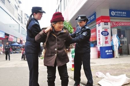 大学生<em>女子城管队</em>受称赞_大秦网_腾讯网