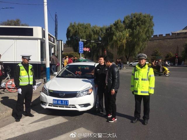 榆林交警缉查布控发现肇事逃逸车 民警出警拦截