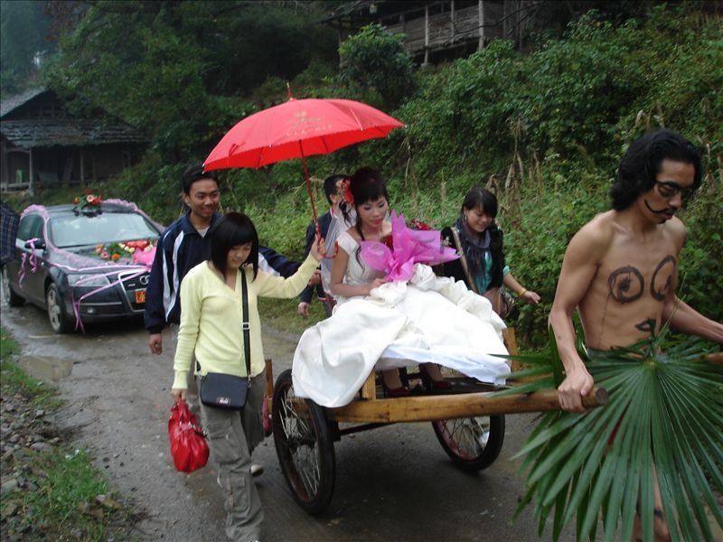 实拍新郎<em>祼体</em>迎娶新娘野人式结婚全过程_腾讯