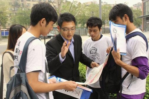 香港职场压力大 "魄力哥"看准成都市场