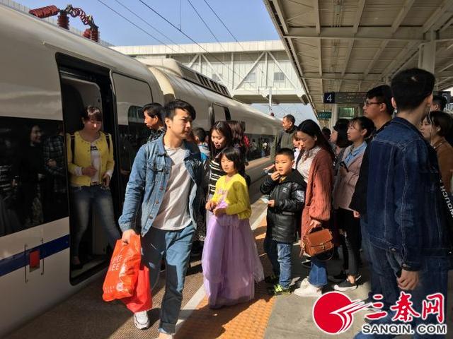 汉中火车站清明小长假发送旅客8.36万人次 创