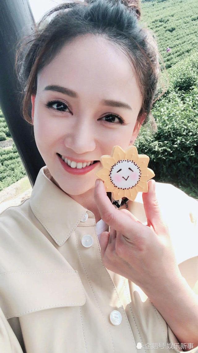 陈乔恩发自黑照晒痘痘 粉丝调侃“美得冒泡”