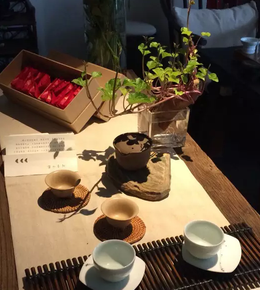 老总天天喝茶_老总办公室喝茶图片