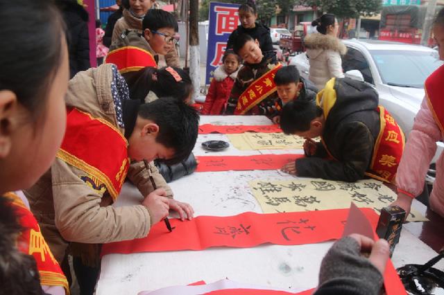 洋縣兩學(xué)校開展“迎新春 送祝福”社會(huì)實(shí)踐活動(dòng)