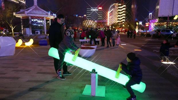 西安年·最中国丨昨晚西安创业咖啡街区夜景流光溢彩