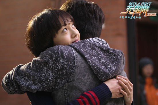 张翰郑爽上演清新吻戏