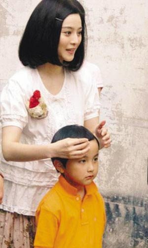 星二代扎堆开学 范冰冰弟弟李连杰女儿同校