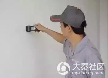 墙面装修该用哪个好 墙面壁纸乳胶漆利弊对比