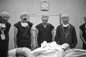 广州：17岁少女捐赠器官 卫生部副部长操刀移植