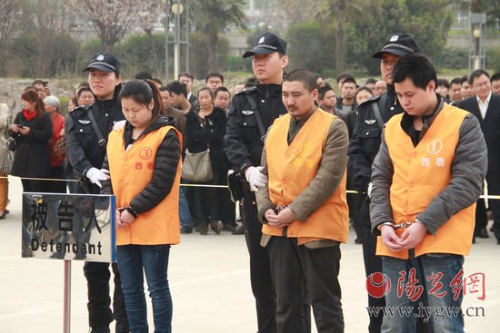 女子无证卖烟被判半年 市中院宣判倒卖卷烟案