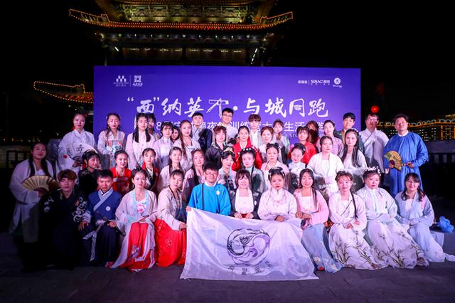 西纳英才与城同跑 2018西安城墙夜跑训练营