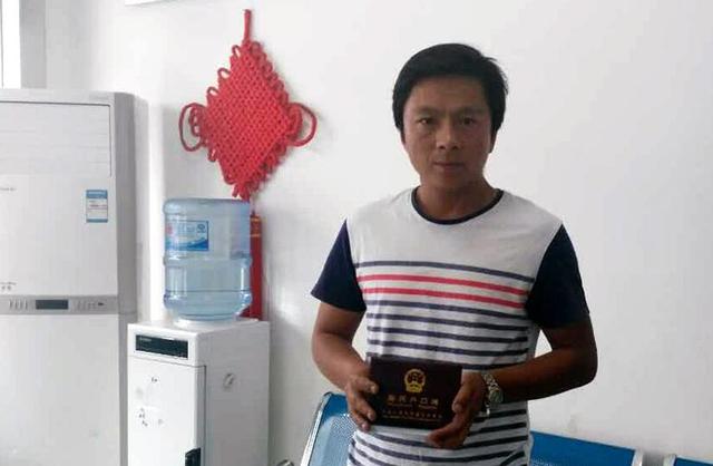 父亲在服刑母亲离家出走 8岁孩子无户口