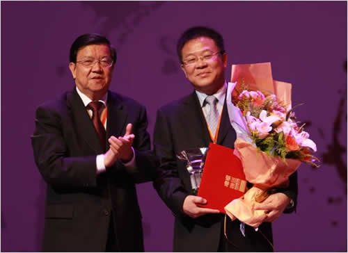 苏宁电器获2011中国管理模式杰出奖
