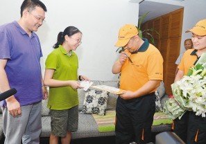 陕西首封高考录取通知书送出 将实行专人专送