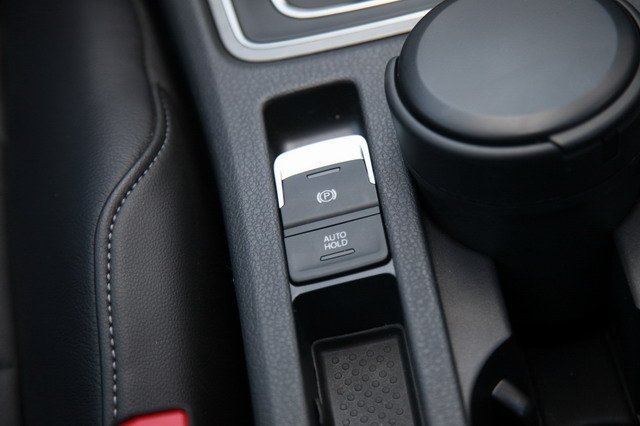 高尔夫7对比新福克斯 两厢掀背冤家再聚首